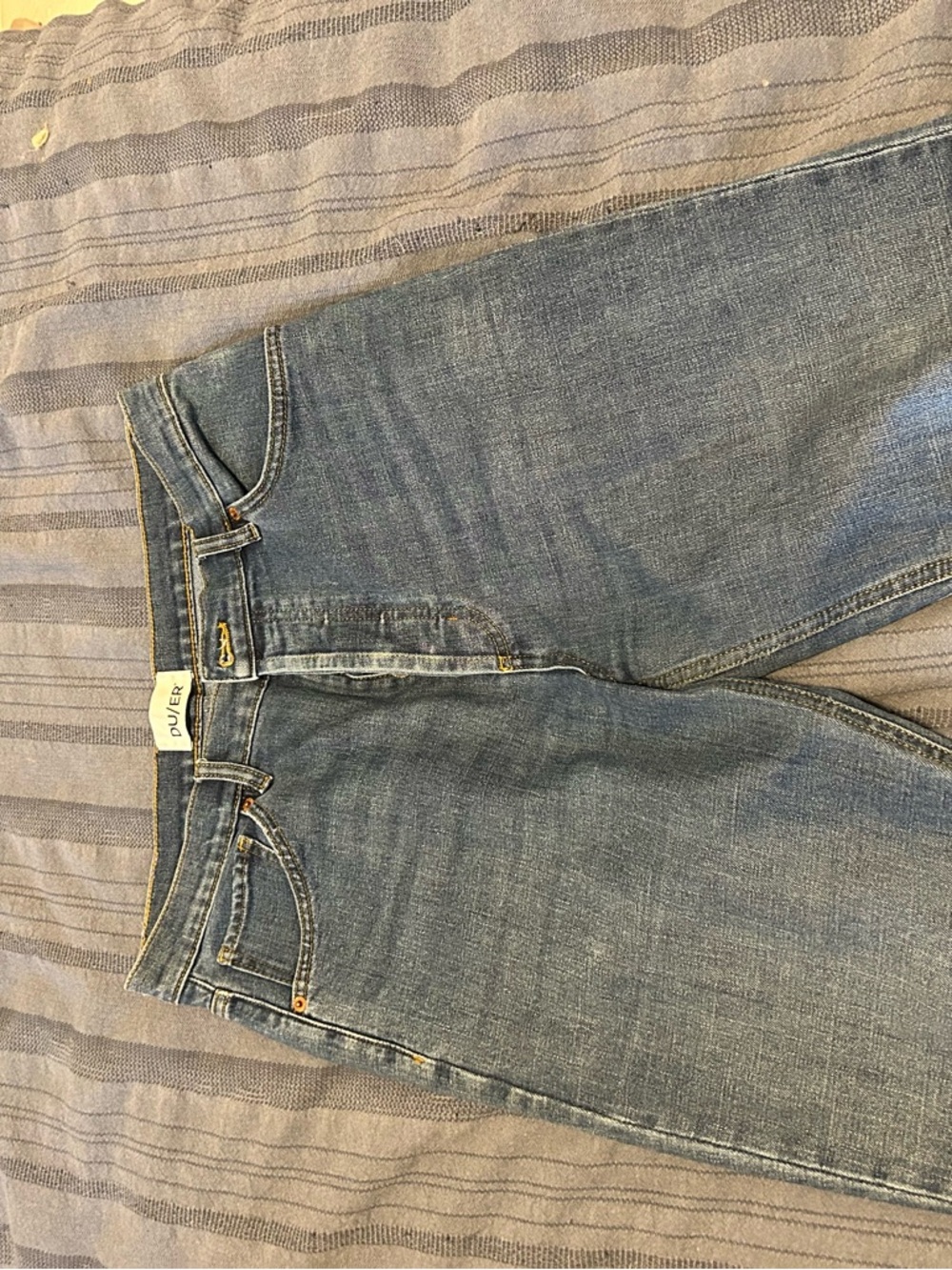 Women’s Straight Leg Jeans in Faded Blue - Du/er